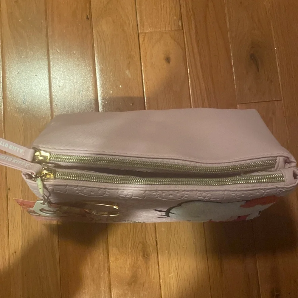 NWT Hello Kitty Pink Cosmetic pouch - Picture 3 of 7